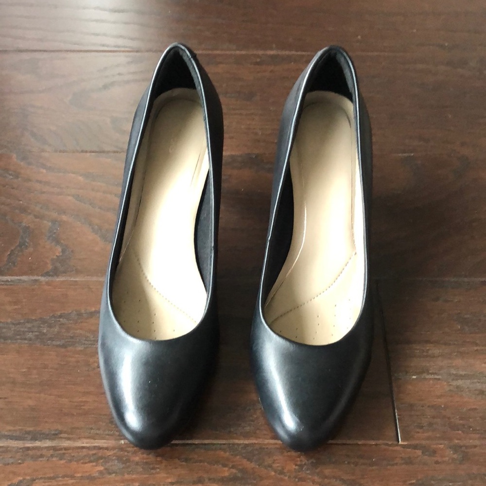 Clarks pumps 8.5